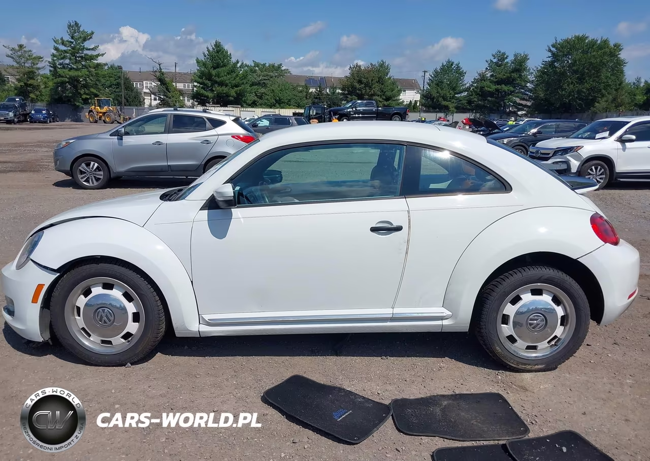 2016 Volkswagen Beetle 1.8T Classic VIN:3VWF17ATXGM634848 - 14