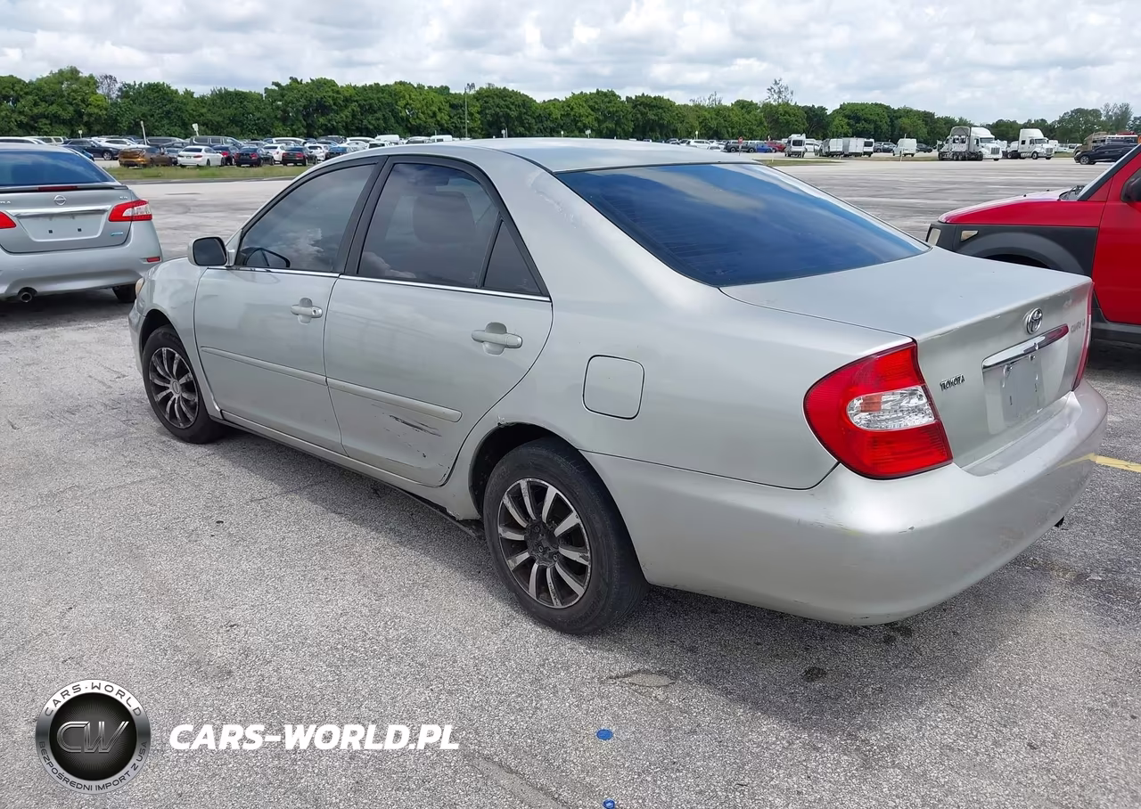 2002 Toyota Camry Le VIN:4T1BE32K42U114083 - 3