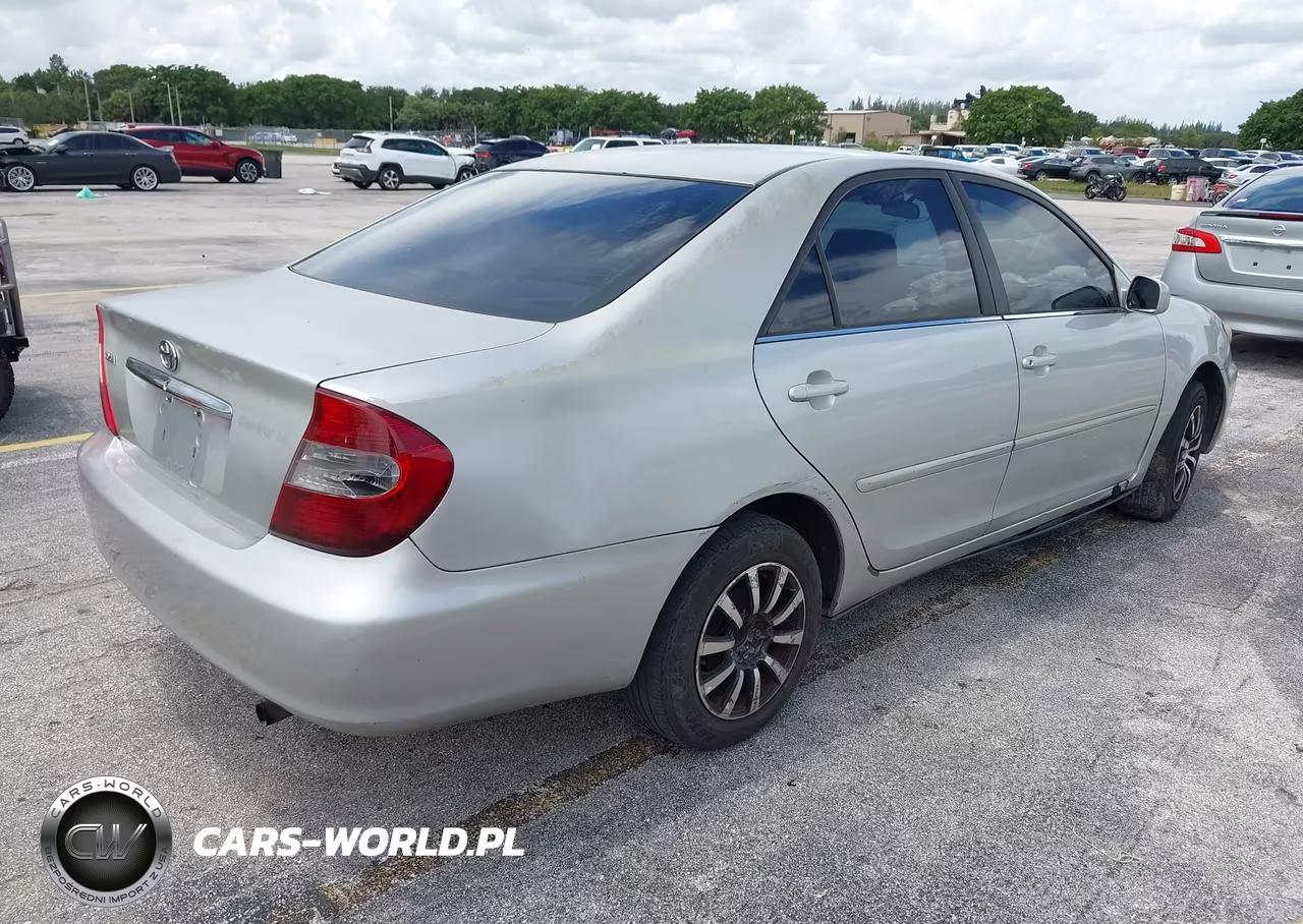 2002 Toyota Camry Le VIN:4T1BE32K42U114083 - 4