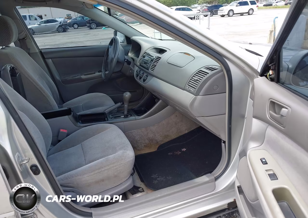 2002 Toyota Camry Le VIN:4T1BE32K42U114083 - 5