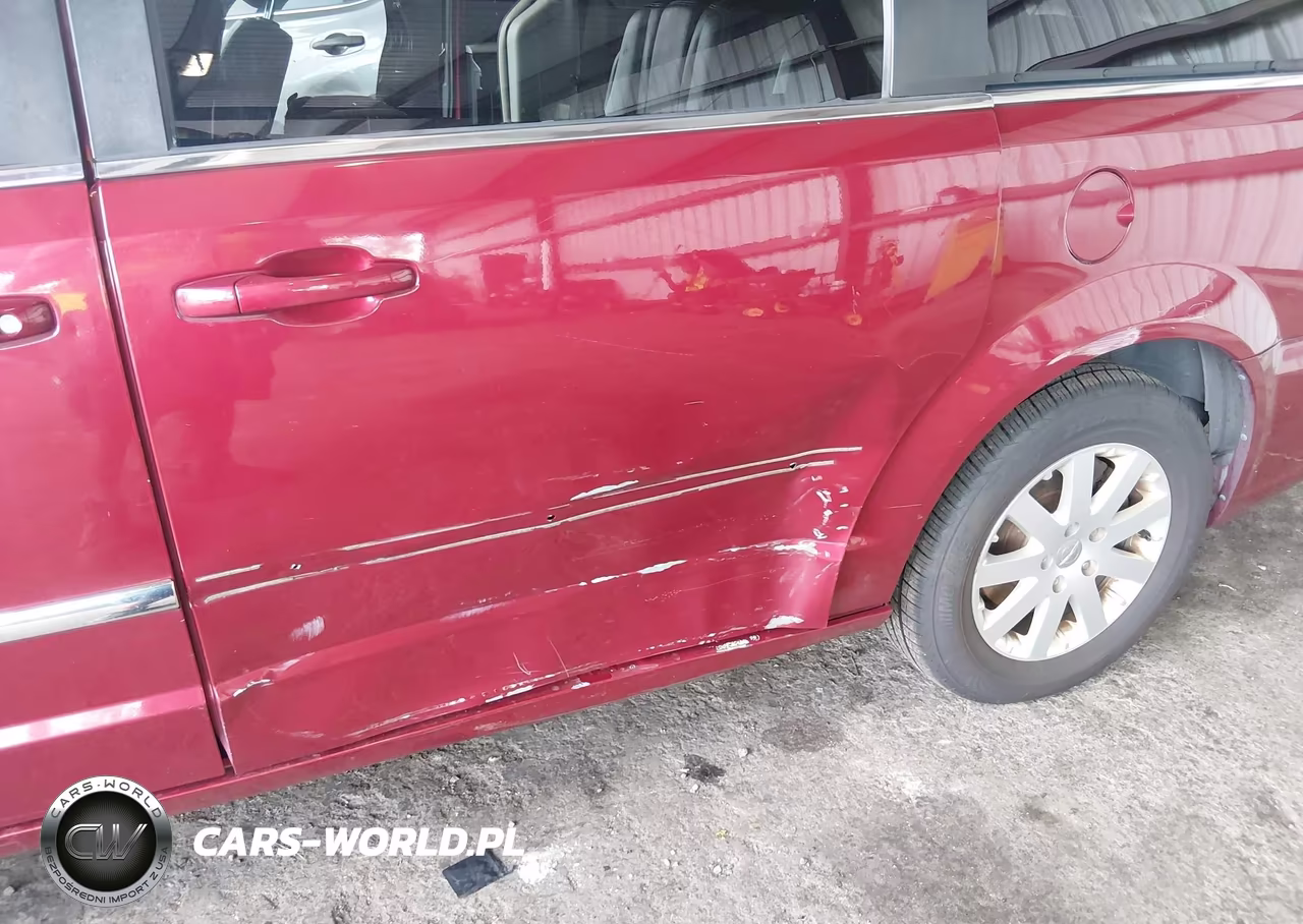 2016 Chrysler Town & Country Touring VIN:2C4RC1BG4GR229893 - 6
