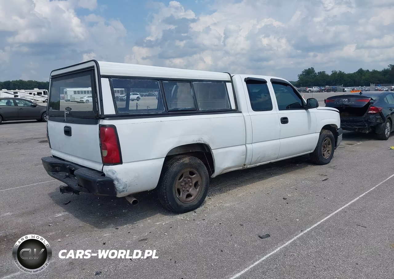 2004 Chevrolet Silverado 1500 Work Truck VIN:2GCEC19V041379268 - 4