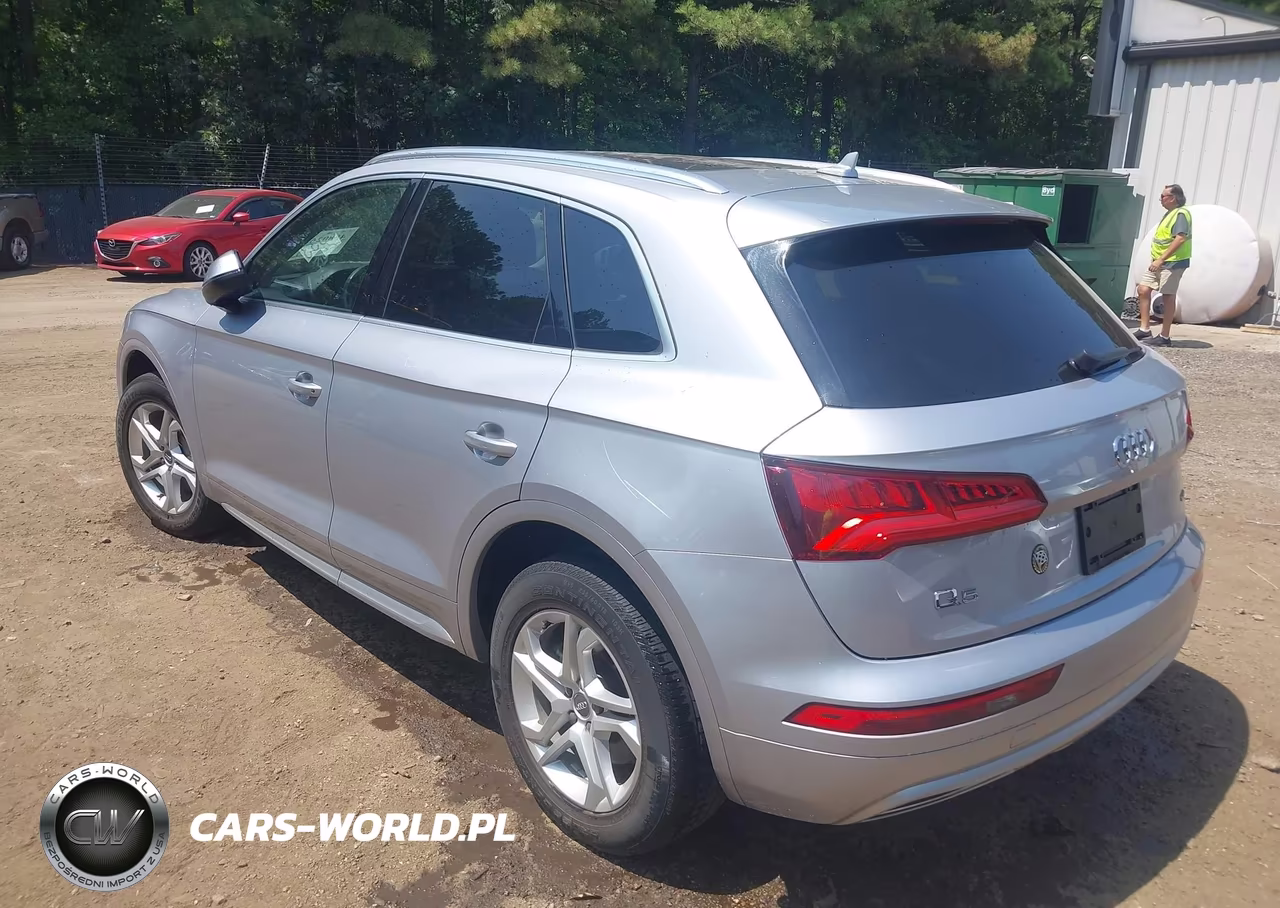2019 Audi Q5 45 Premium VIN:WA1ANAFYXK2069675 - 3