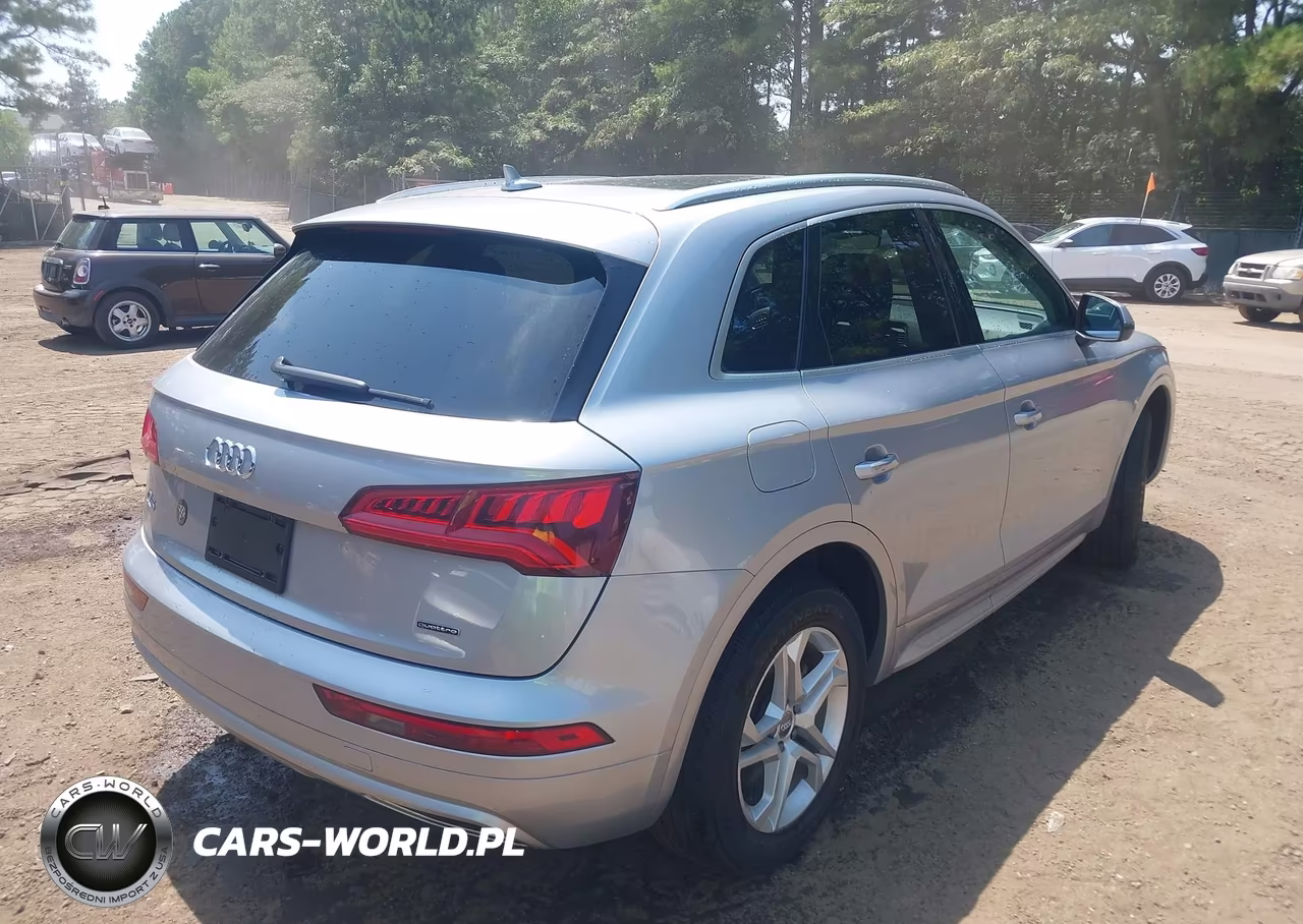 2019 Audi Q5 45 Premium VIN:WA1ANAFYXK2069675 - 4