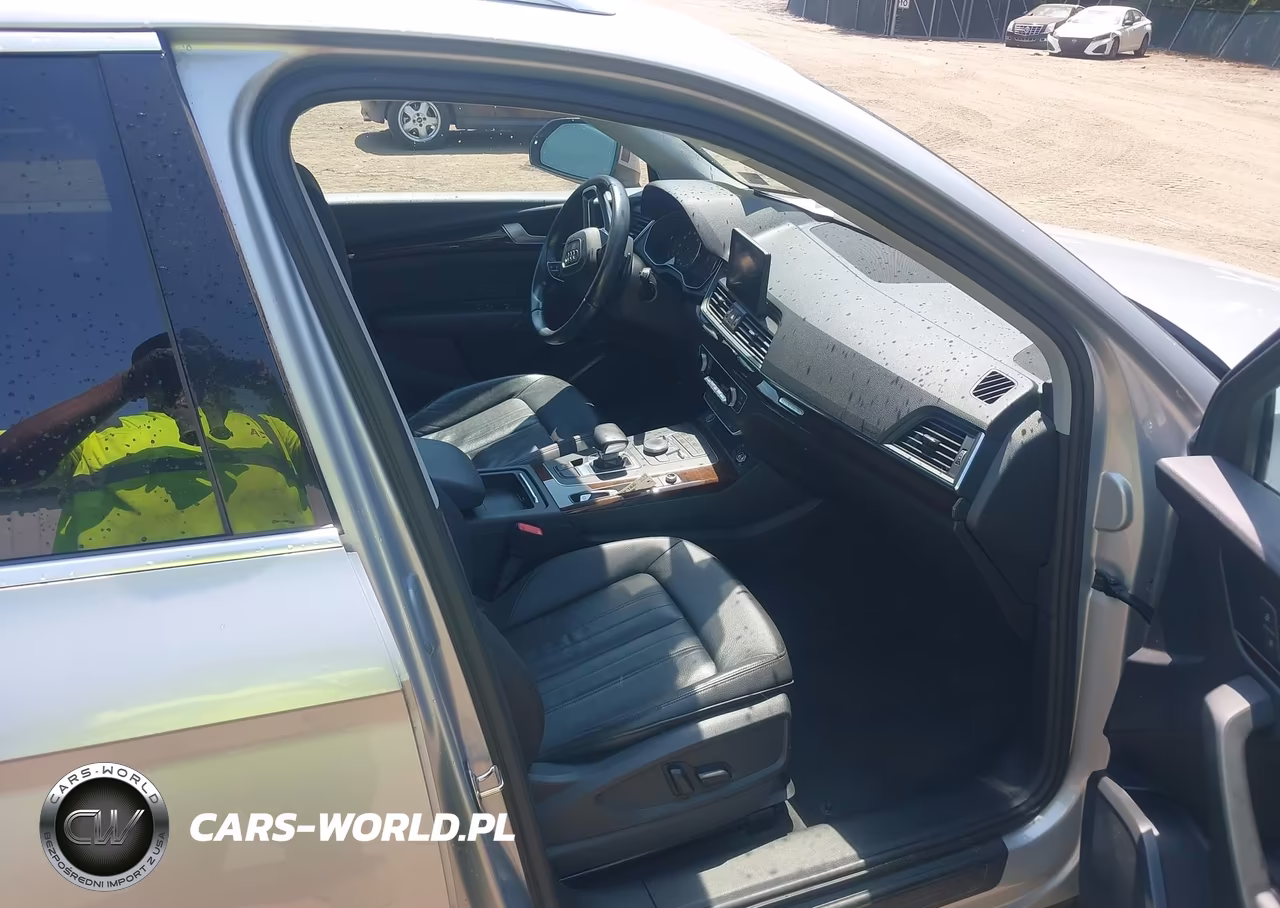 2019 Audi Q5 45 Premium VIN:WA1ANAFYXK2069675 - 5