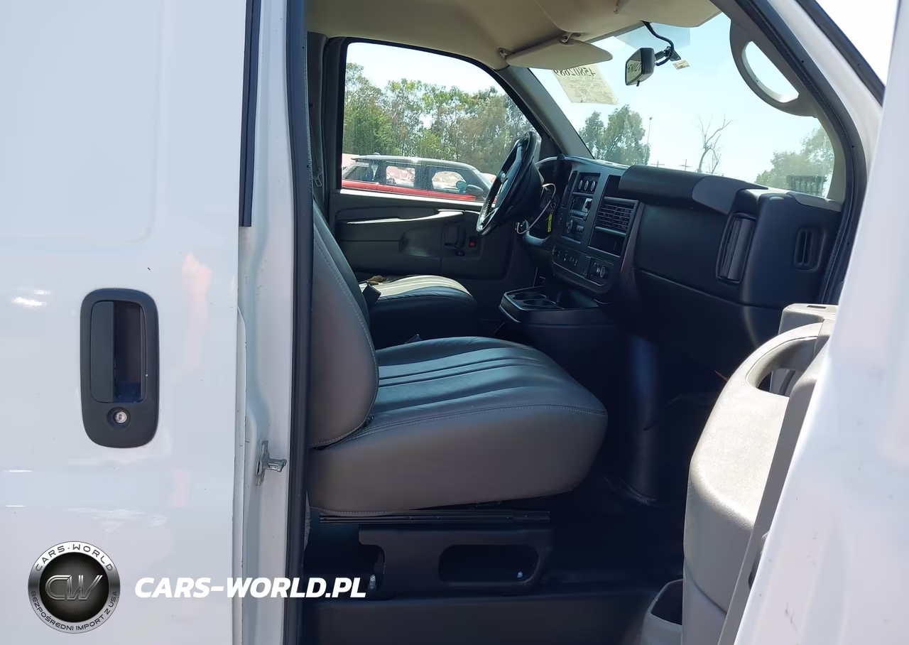 2015 Chevrolet Express 2500 Work Van VIN:1GCWGGCG3F1220632 - 5