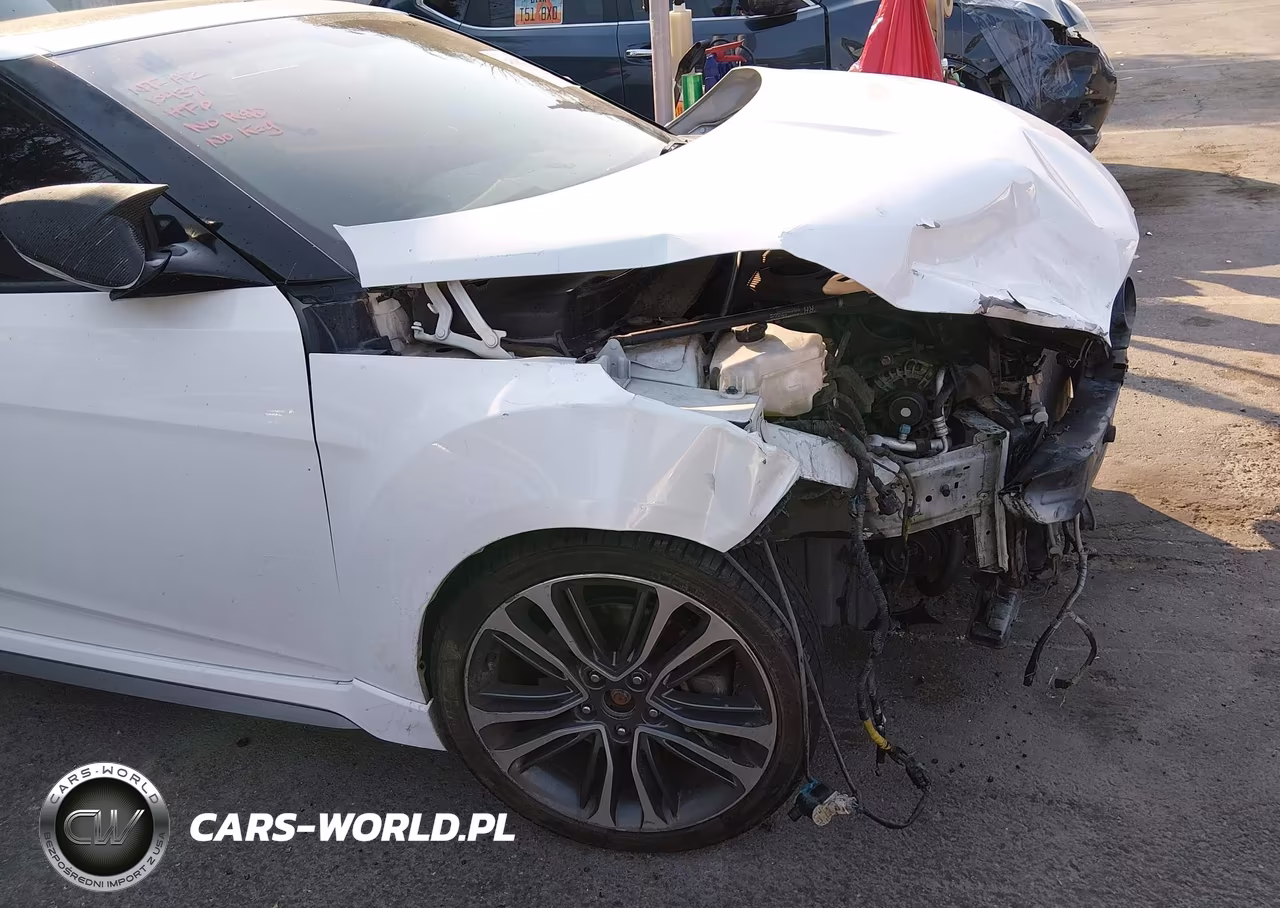 2016 Hyundai Veloster Turbo VIN:KMHTC6AE5GU302111 - 6