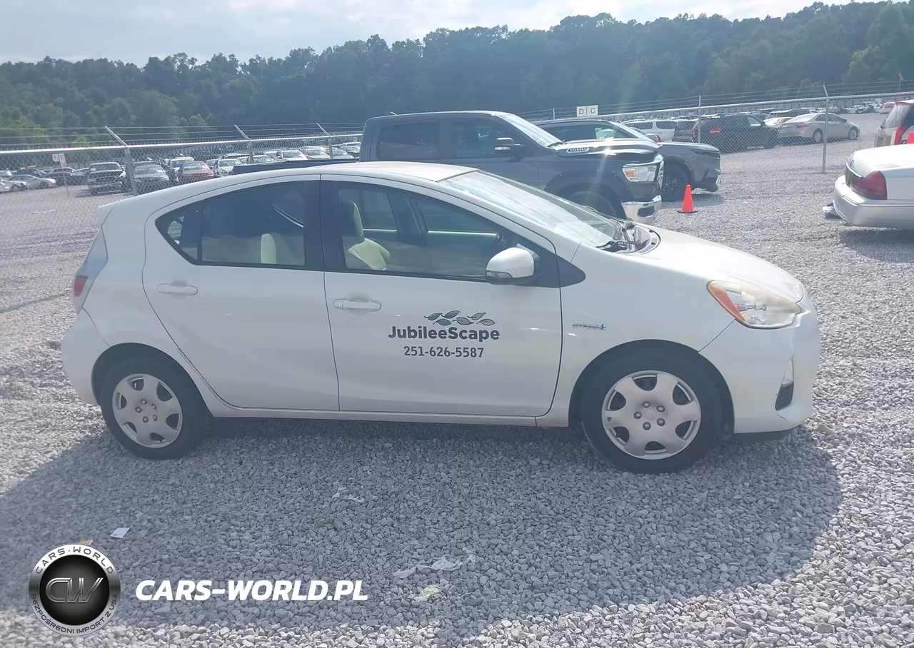 2014 Toyota Prius C One VIN:JTDKDTB31E1560181 - 13