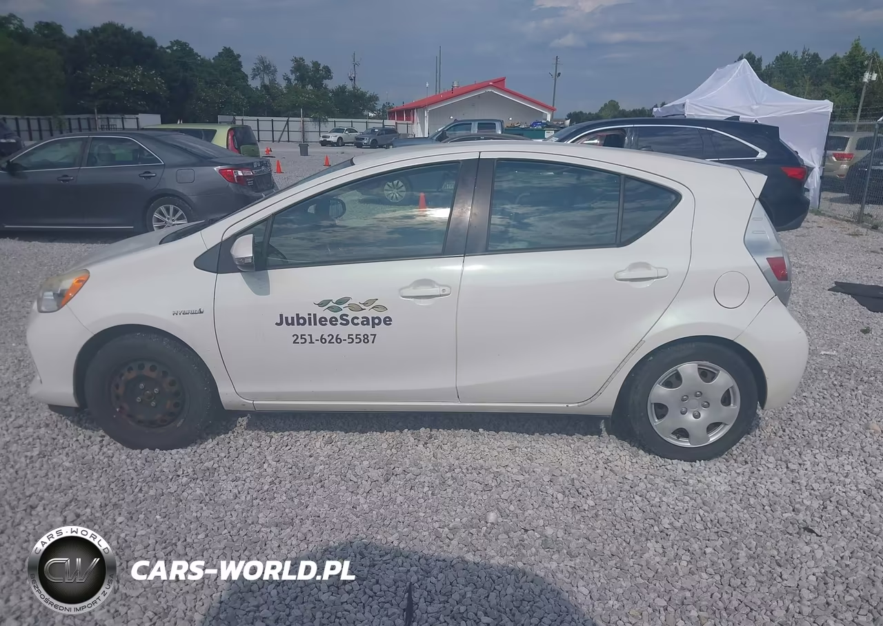 2014 Toyota Prius C One VIN:JTDKDTB31E1560181 - 14