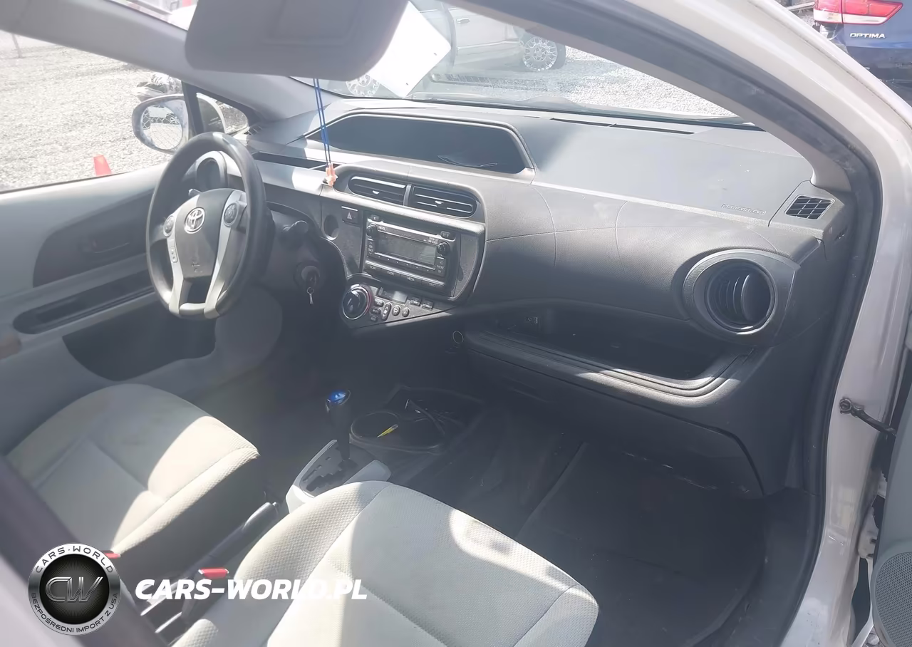 2014 Toyota Prius C One VIN:JTDKDTB31E1560181 - 5