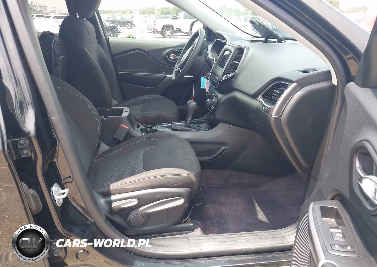 2019 Jeep Cherokee Latitude Fwd VIN:1C4PJLCB2KD175789 - 5