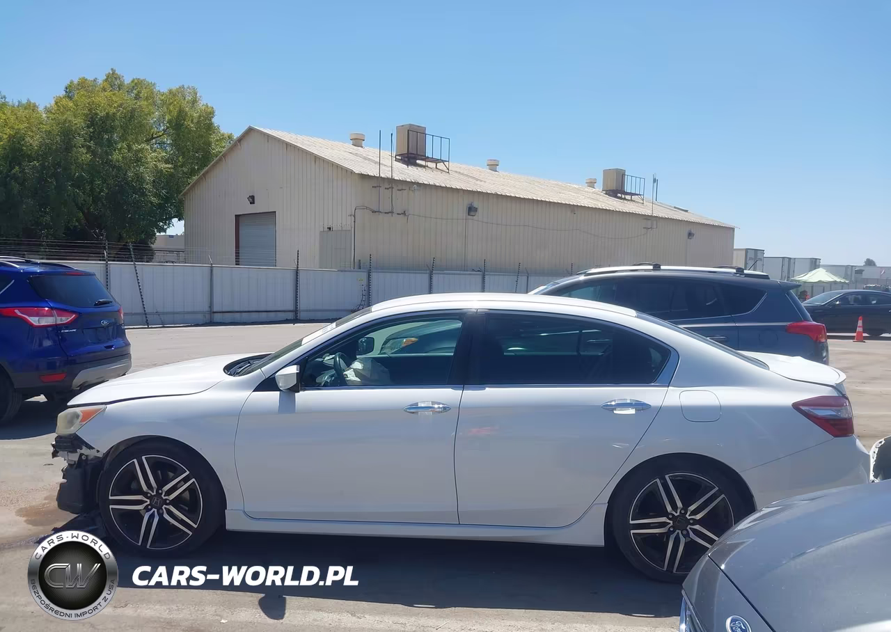 2017 Honda Accord Sport VIN:1HGCR2F50HA195221 - 14