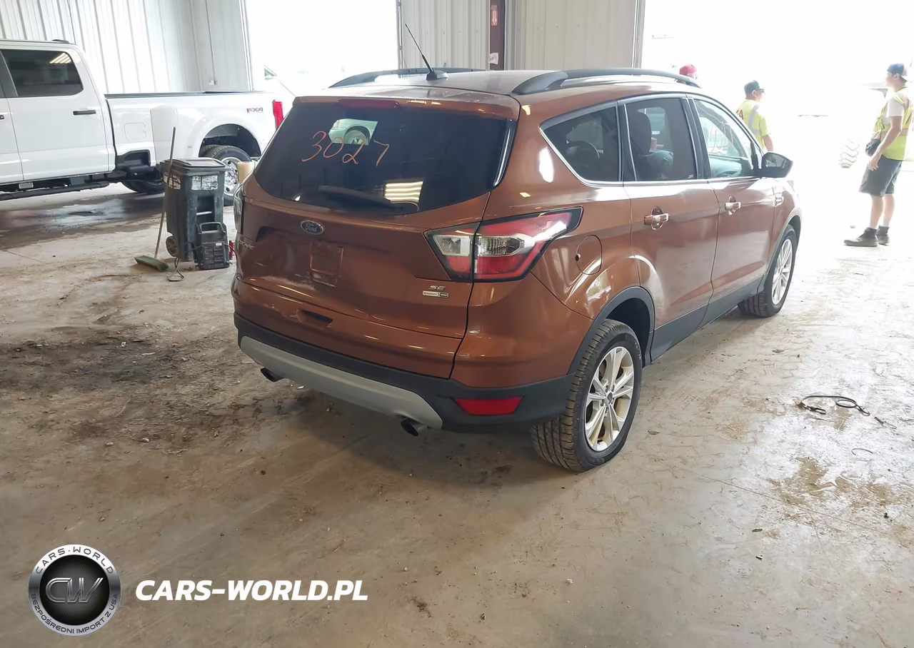 2017 Ford Escape Se VIN:1FMCU9GD7HUC23893 - 4