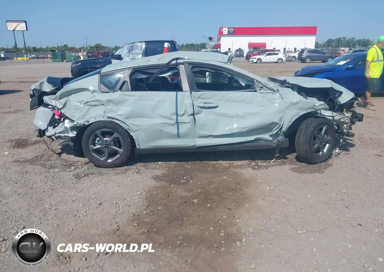 2025 Kia K4 Lxs VIN:3KPFT4DE9SE110201 - 13