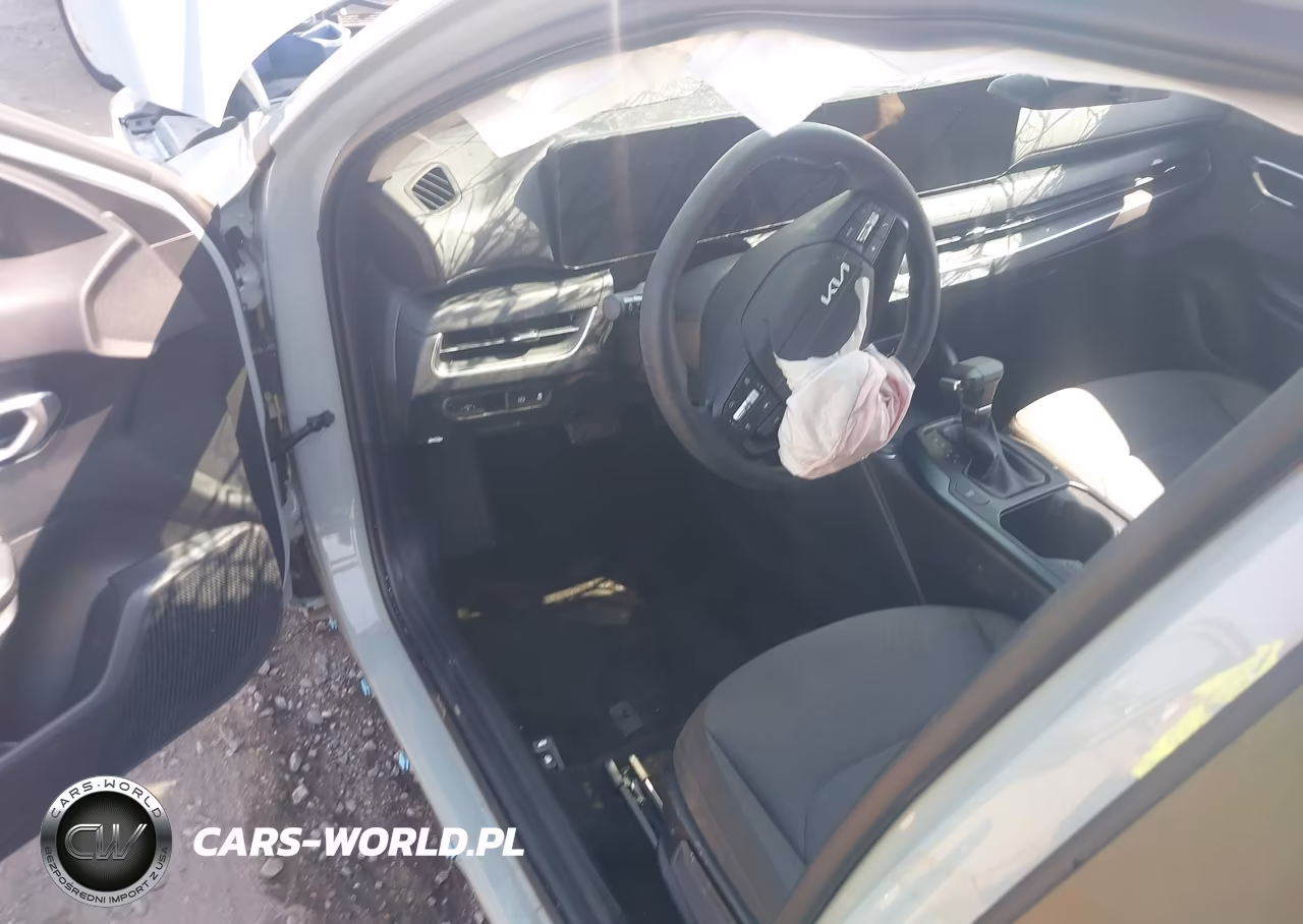 2025 Kia K4 Lxs VIN:3KPFT4DE9SE110201 - 17