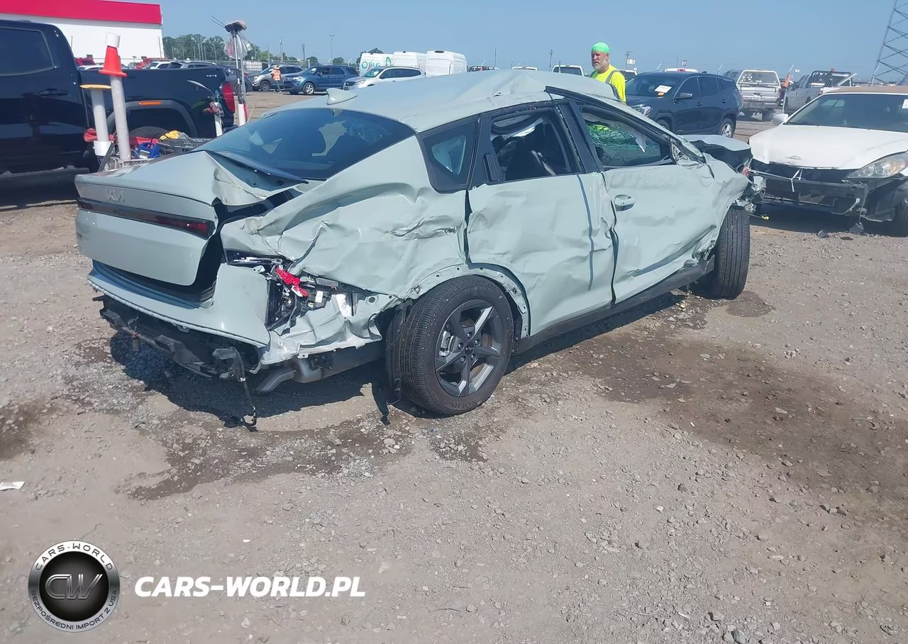 2025 Kia K4 Lxs VIN:3KPFT4DE9SE110201 - 4