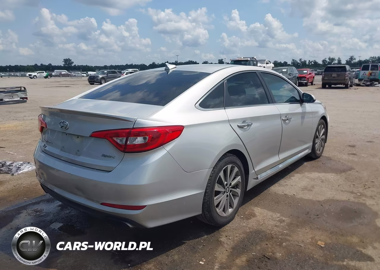 2015 Hyundai Sonata Sport VIN:5NPE34AF2FH075687 - 4