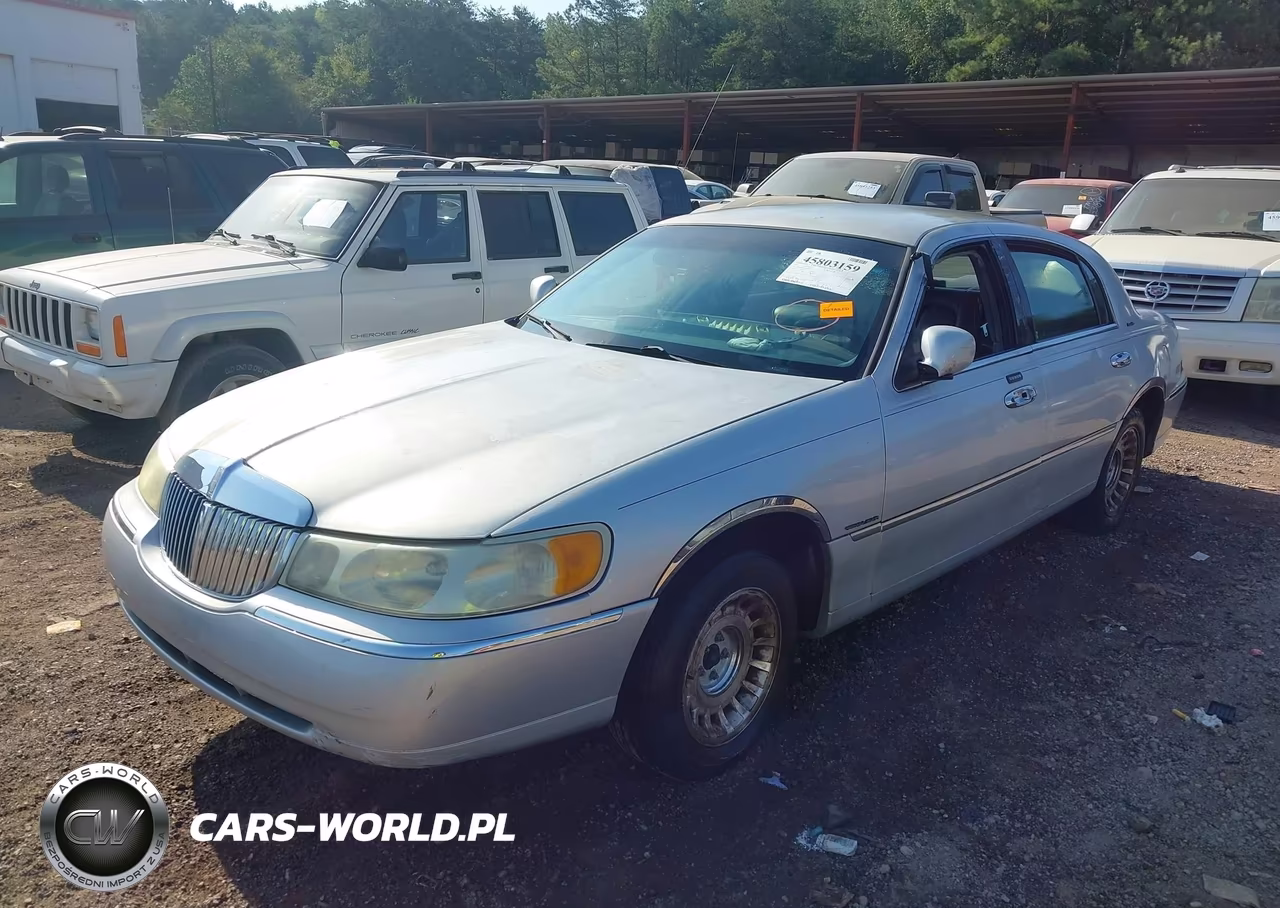 2001 Lincoln Town Car Executive VIN:1LNHM81W31Y697476 - 2