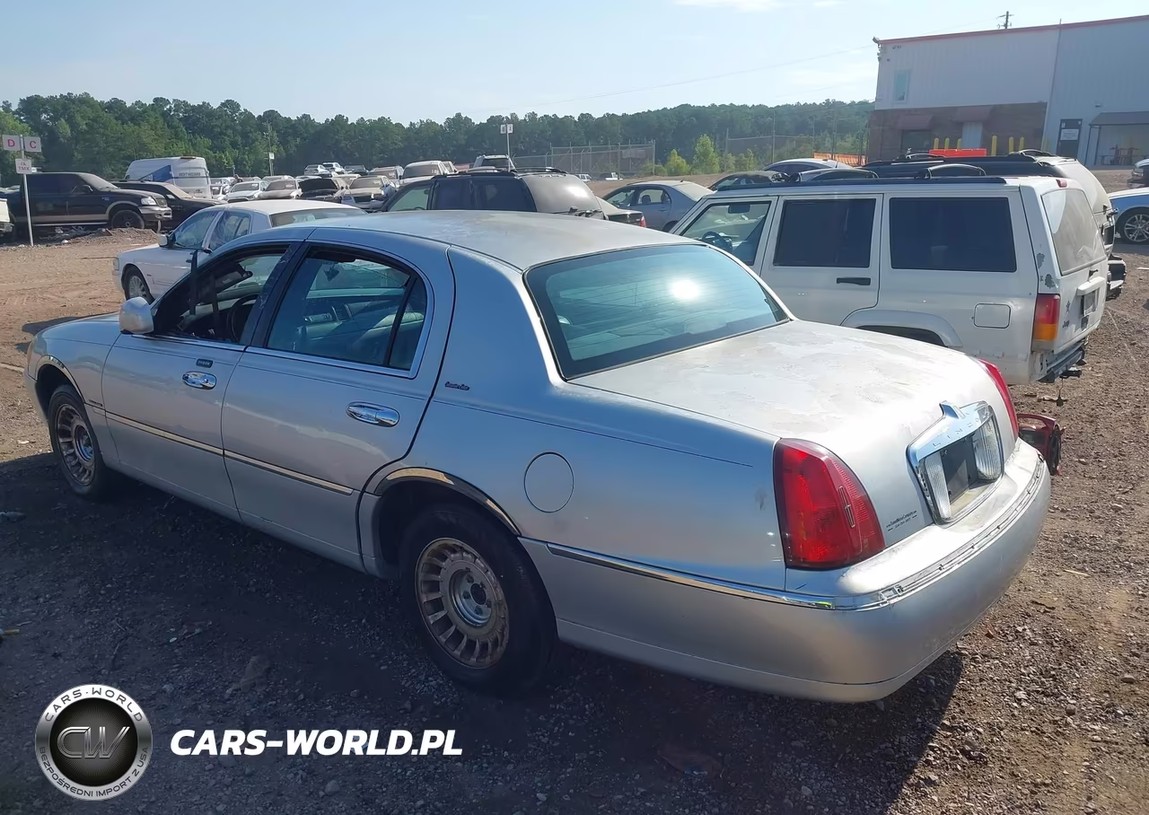 2001 Lincoln Town Car Executive VIN:1LNHM81W31Y697476 - 3