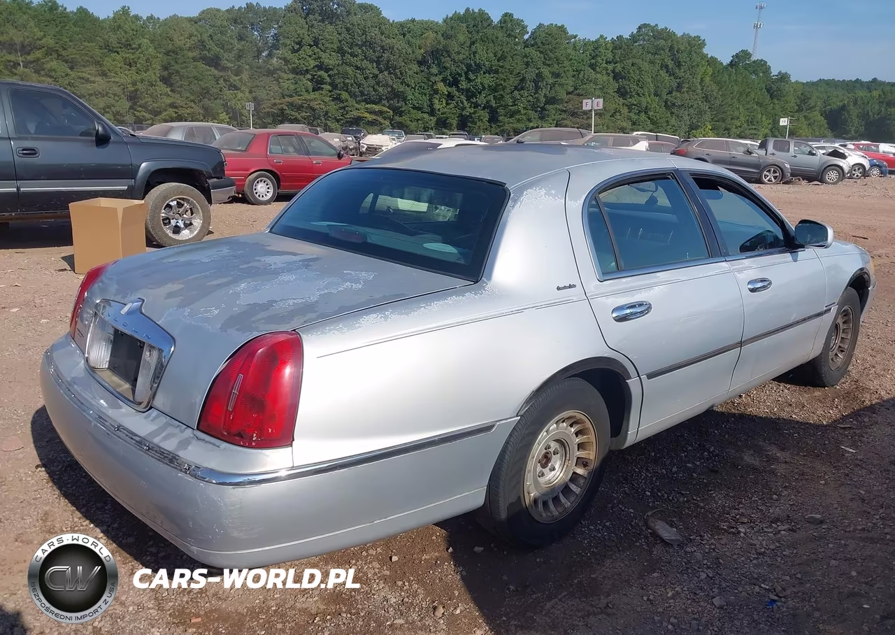 2001 Lincoln Town Car Executive VIN:1LNHM81W31Y697476 - 4