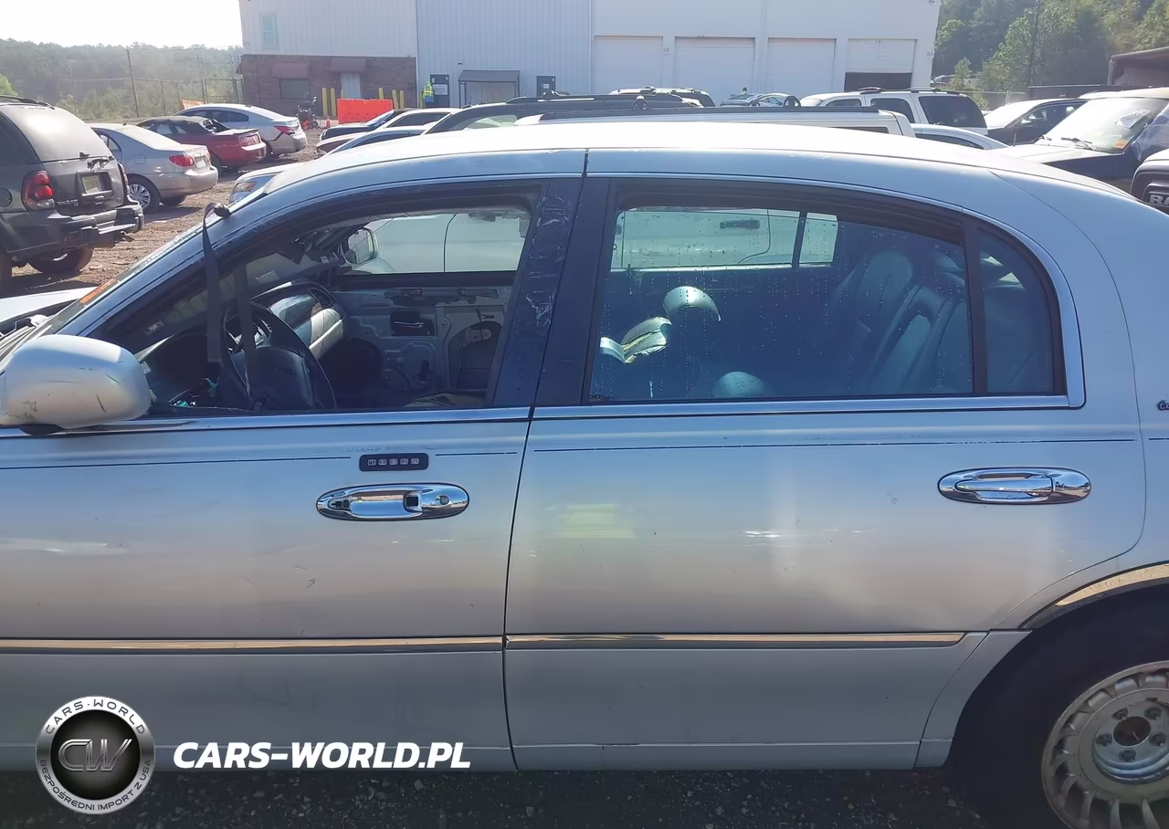 2001 Lincoln Town Car Executive VIN:1LNHM81W31Y697476 - 6