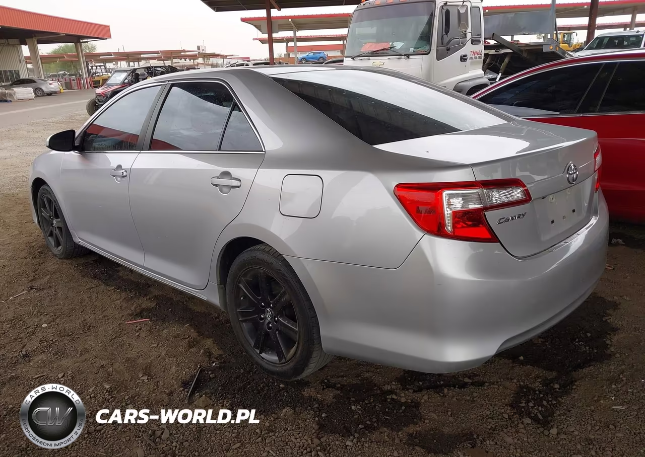 2014 Toyota Camry Le VIN:4T4BF1FKXER419996 - 3