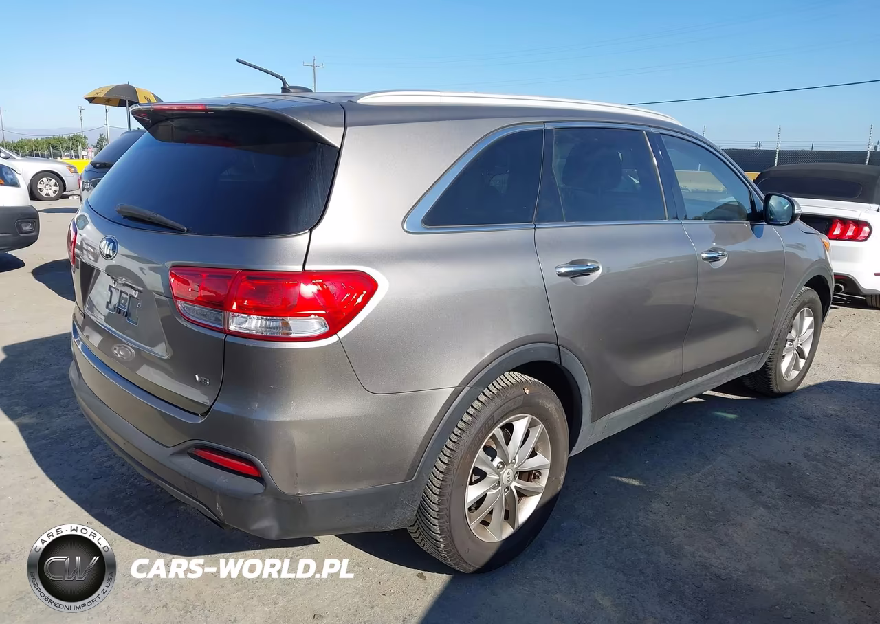2017 Kia Sorento 3.3L Lx VIN:5XYPG4A57HG218373 - 4