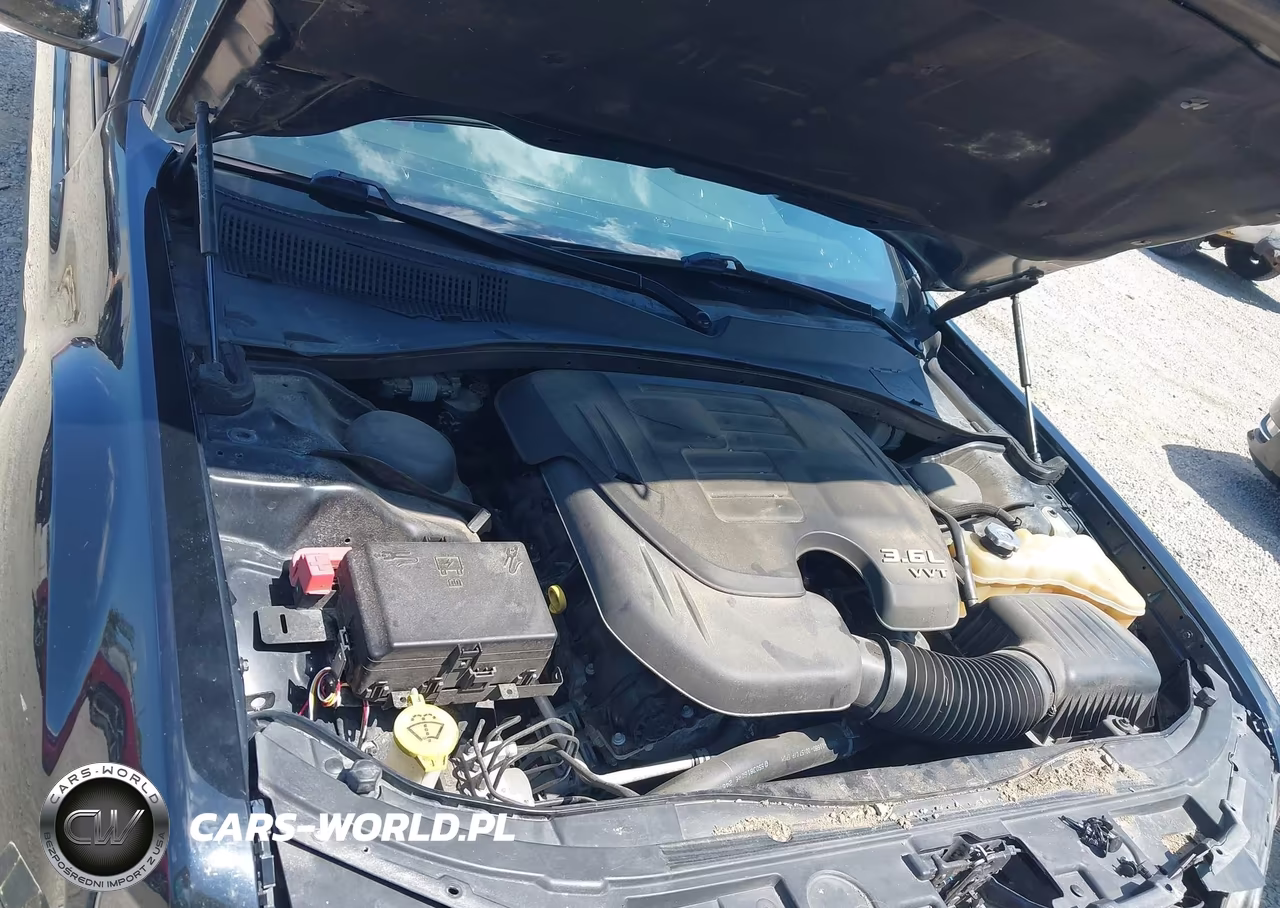 2019 Chrysler 300 VIN:2C3CCABG4KH585446 - 10