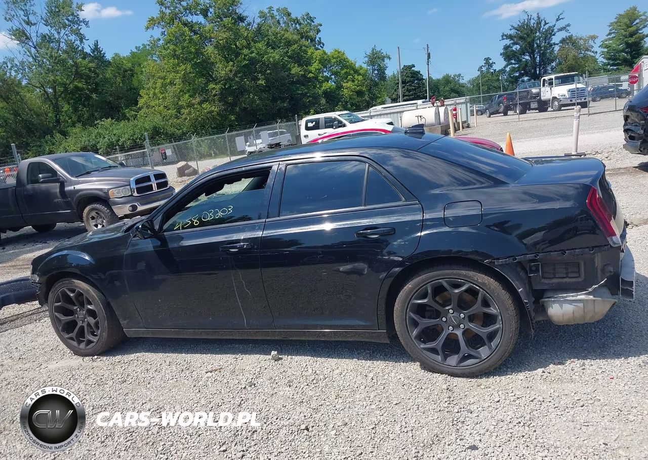 2019 Chrysler 300 VIN:2C3CCABG4KH585446 - 15