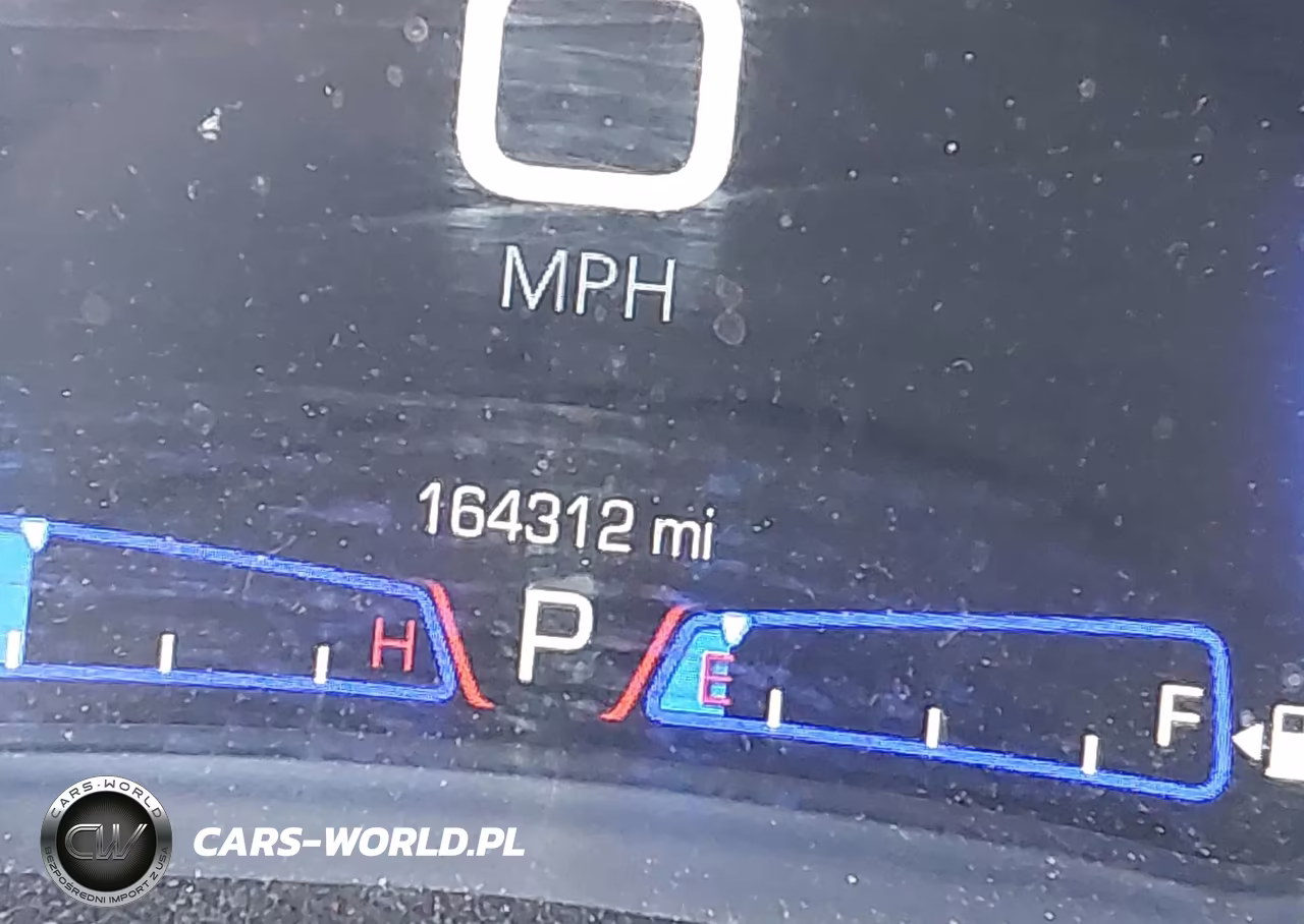 2019 Chrysler 300 VIN:2C3CCABG4KH585446 - 16