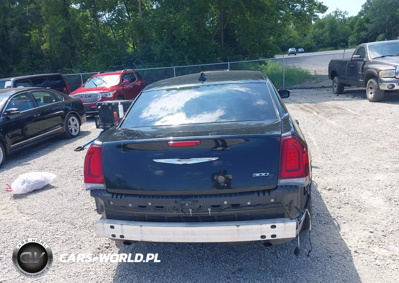 2019 Chrysler 300 VIN:2C3CCABG4KH585446 - 17