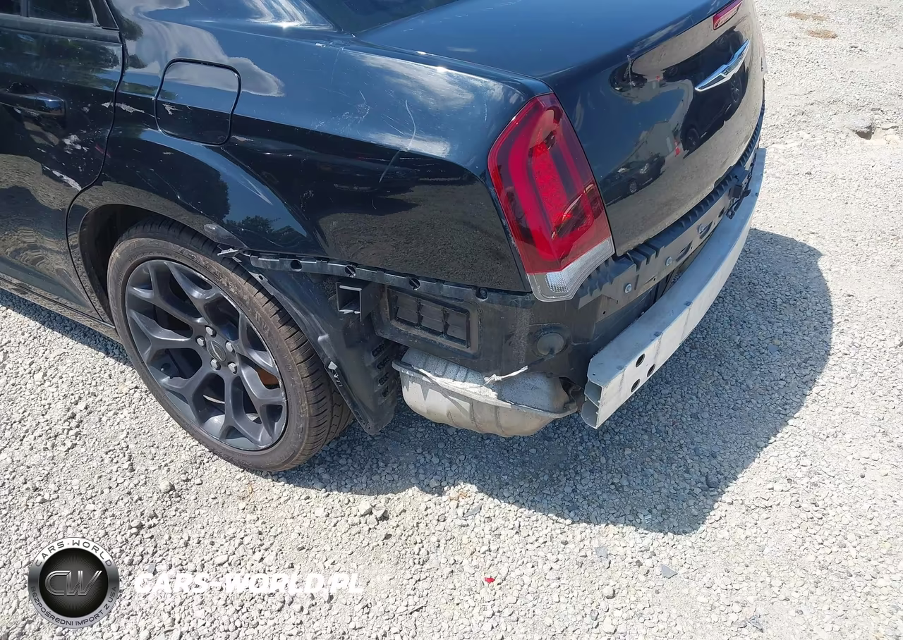 2019 Chrysler 300 VIN:2C3CCABG4KH585446 - 22