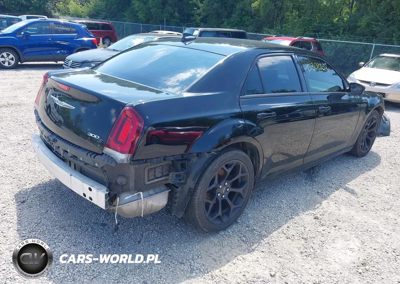 2019 Chrysler 300 VIN:2C3CCABG4KH585446 - 4