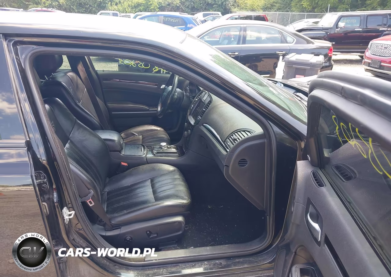 2019 Chrysler 300 VIN:2C3CCABG4KH585446 - 5