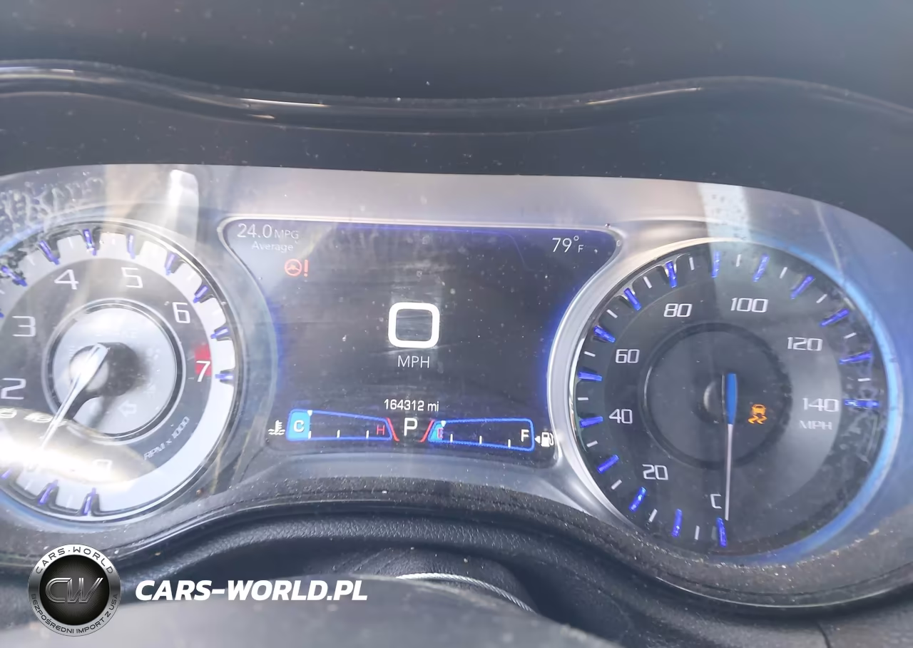 2019 Chrysler 300 VIN:2C3CCABG4KH585446 - 7