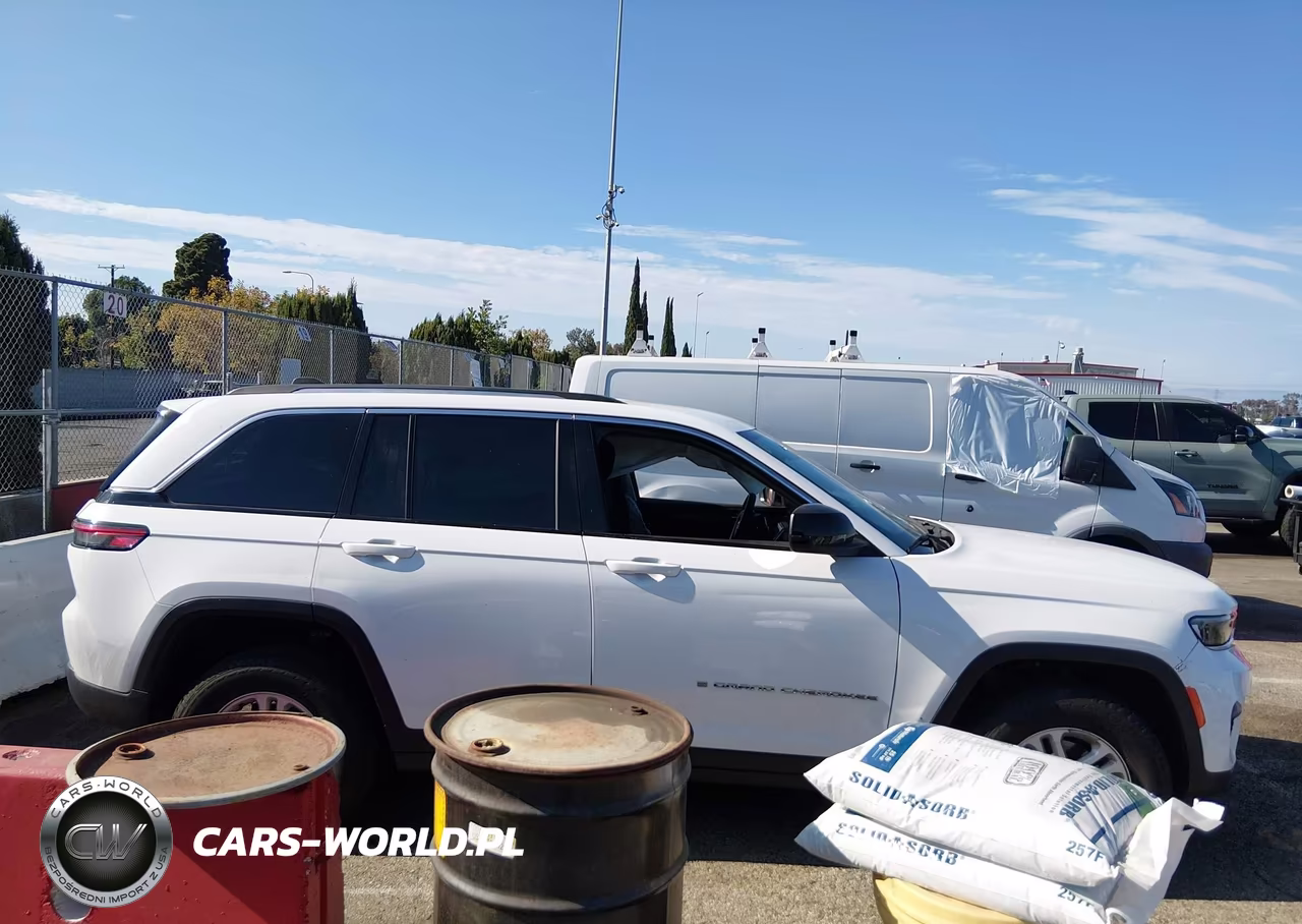 2023 Jeep Grand Cherokee Laredo 4X2 VIN:1C4RJGAG3PC662866 - 13