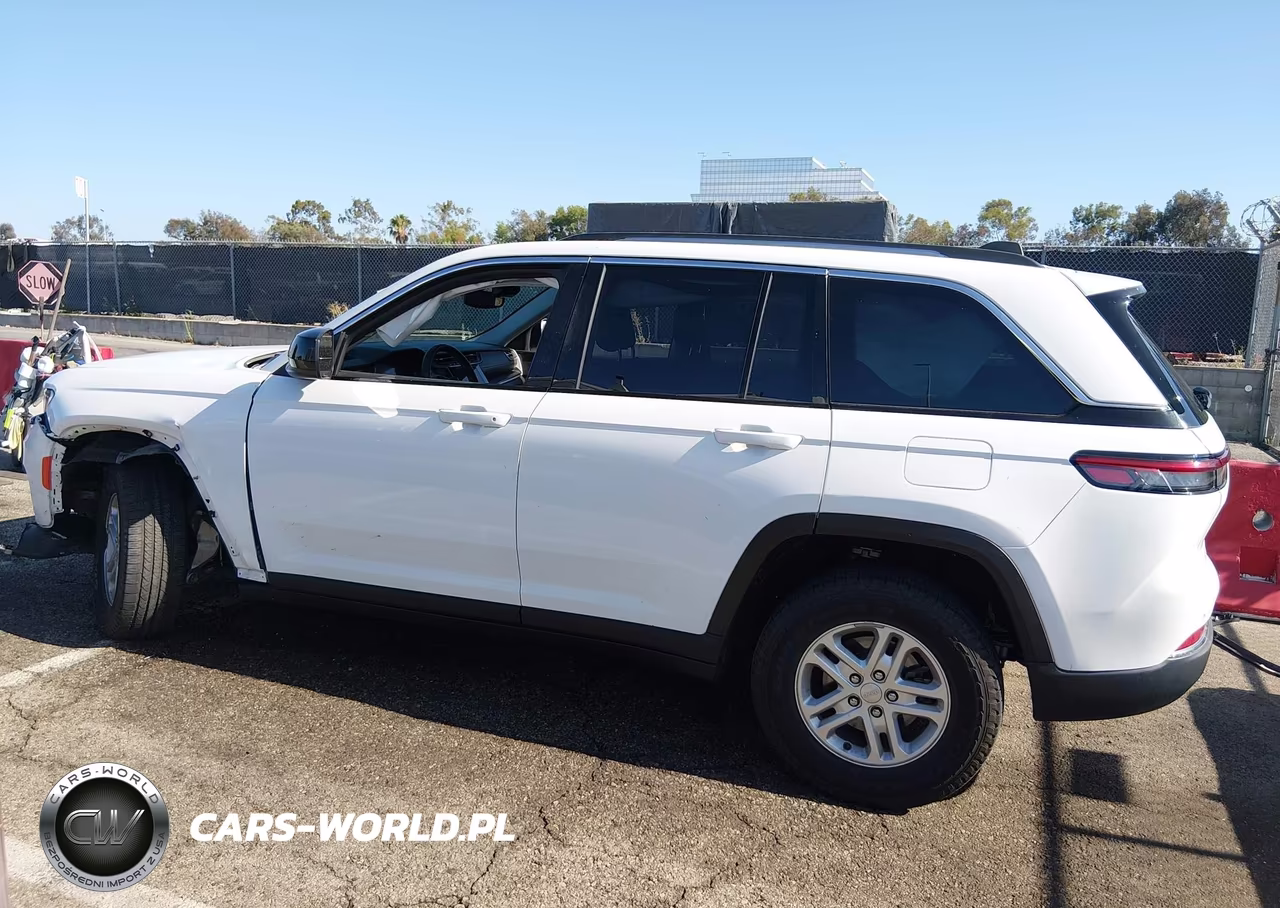 2023 Jeep Grand Cherokee Laredo 4X2 VIN:1C4RJGAG3PC662866 - 14
