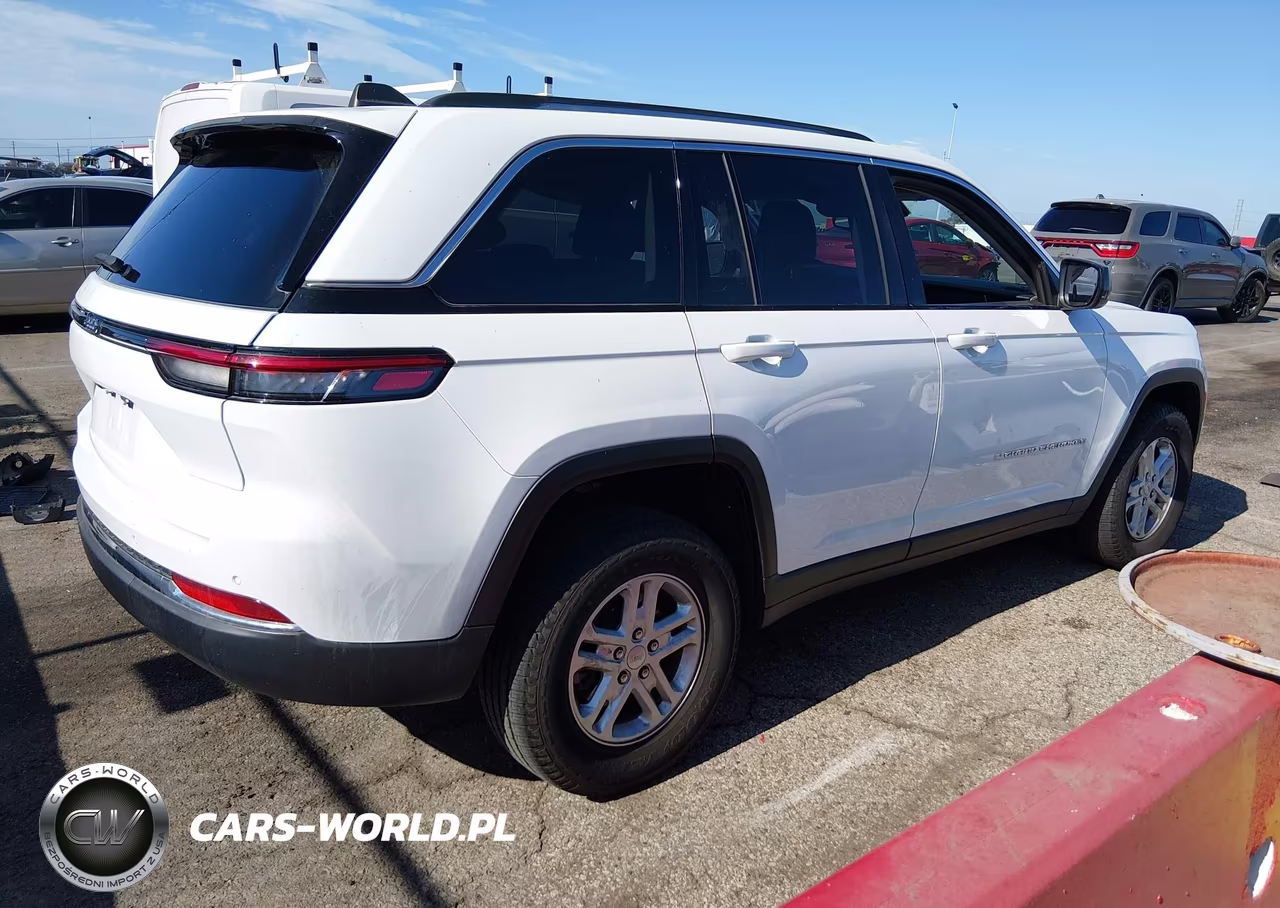 2023 Jeep Grand Cherokee Laredo 4X2 VIN:1C4RJGAG3PC662866 - 4