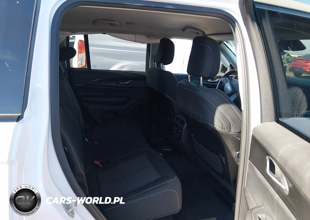 2023 Jeep Grand Cherokee Laredo 4X2 VIN:1C4RJGAG3PC662866 - 8