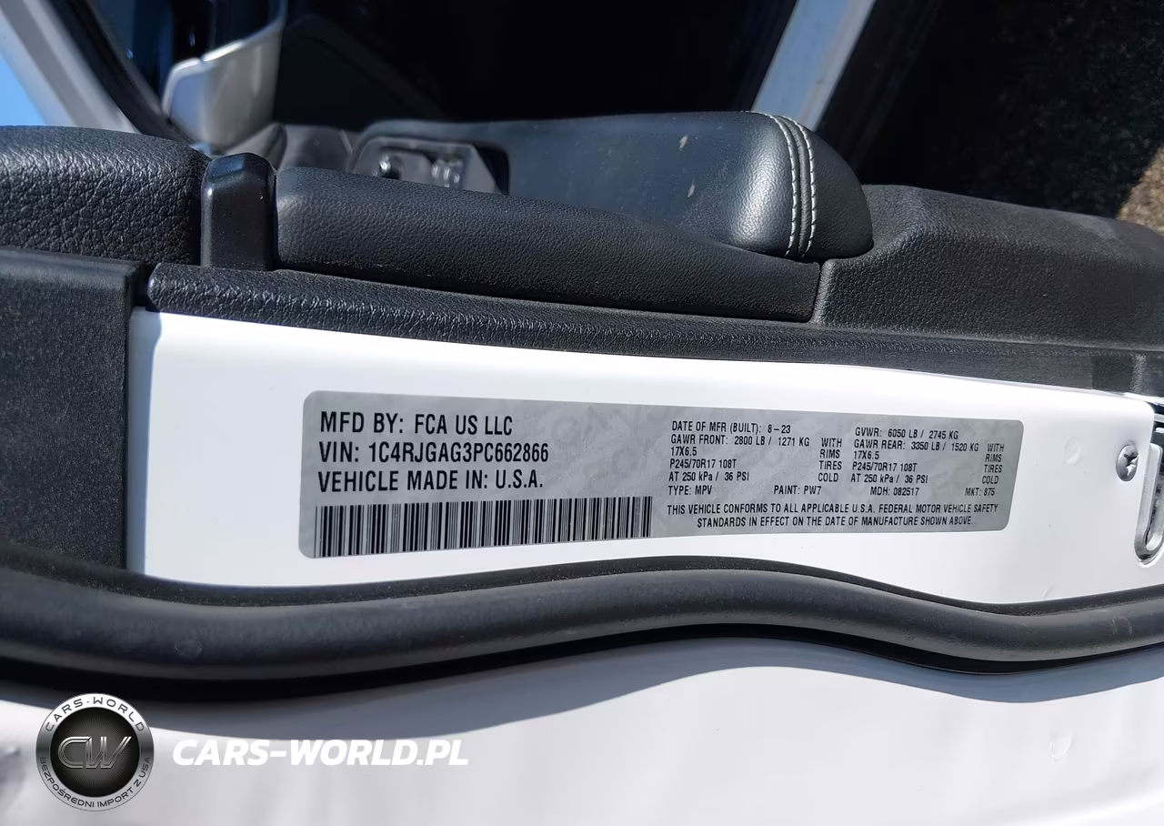 2023 Jeep Grand Cherokee Laredo 4X2 VIN:1C4RJGAG3PC662866 - 9