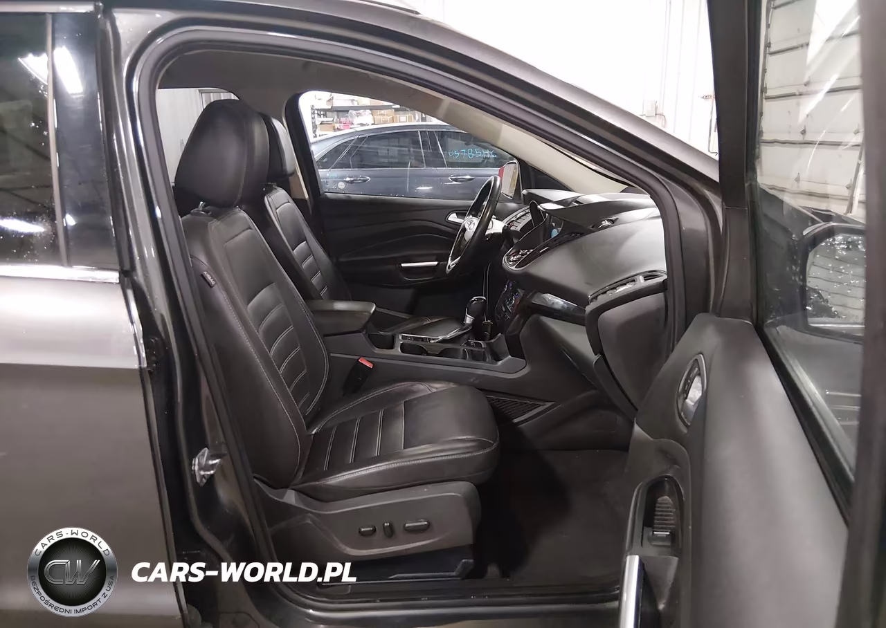 2017 Ford Escape Titanium VIN:1FMCU9J90HUB22098 - 5