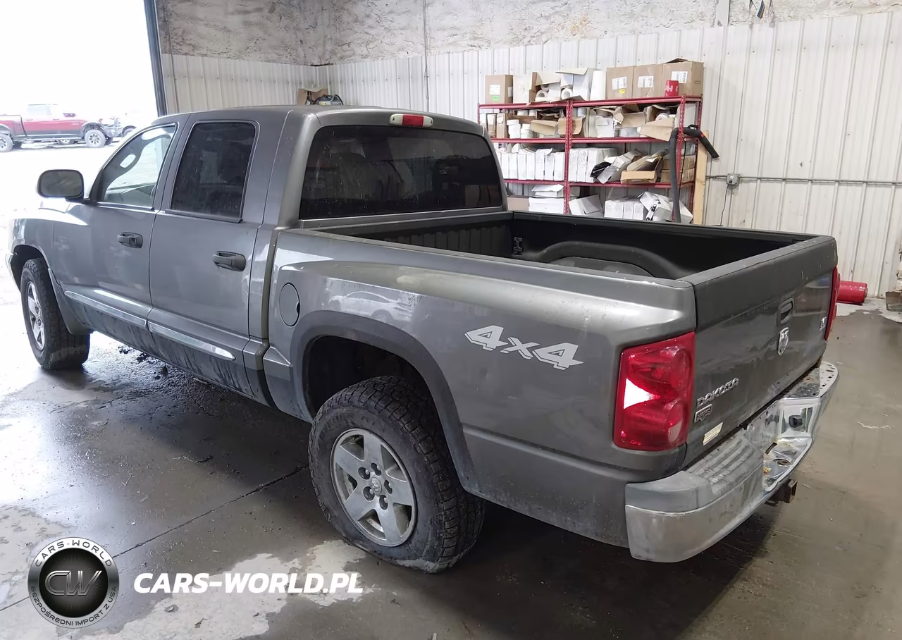 2005 Dodge Dakota Laramie VIN:1D7HW58N95S256914 - 3