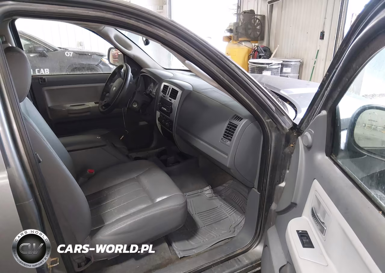 2005 Dodge Dakota Laramie VIN:1D7HW58N95S256914 - 5