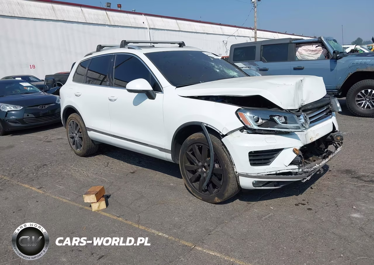 2017 Volkswagen Touareg V6 Wolfsburg Edition VIN:WVGRF7BP3HD000146 - 1