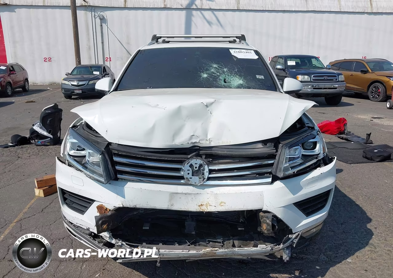 2017 Volkswagen Touareg V6 Wolfsburg Edition VIN:WVGRF7BP3HD000146 - 13