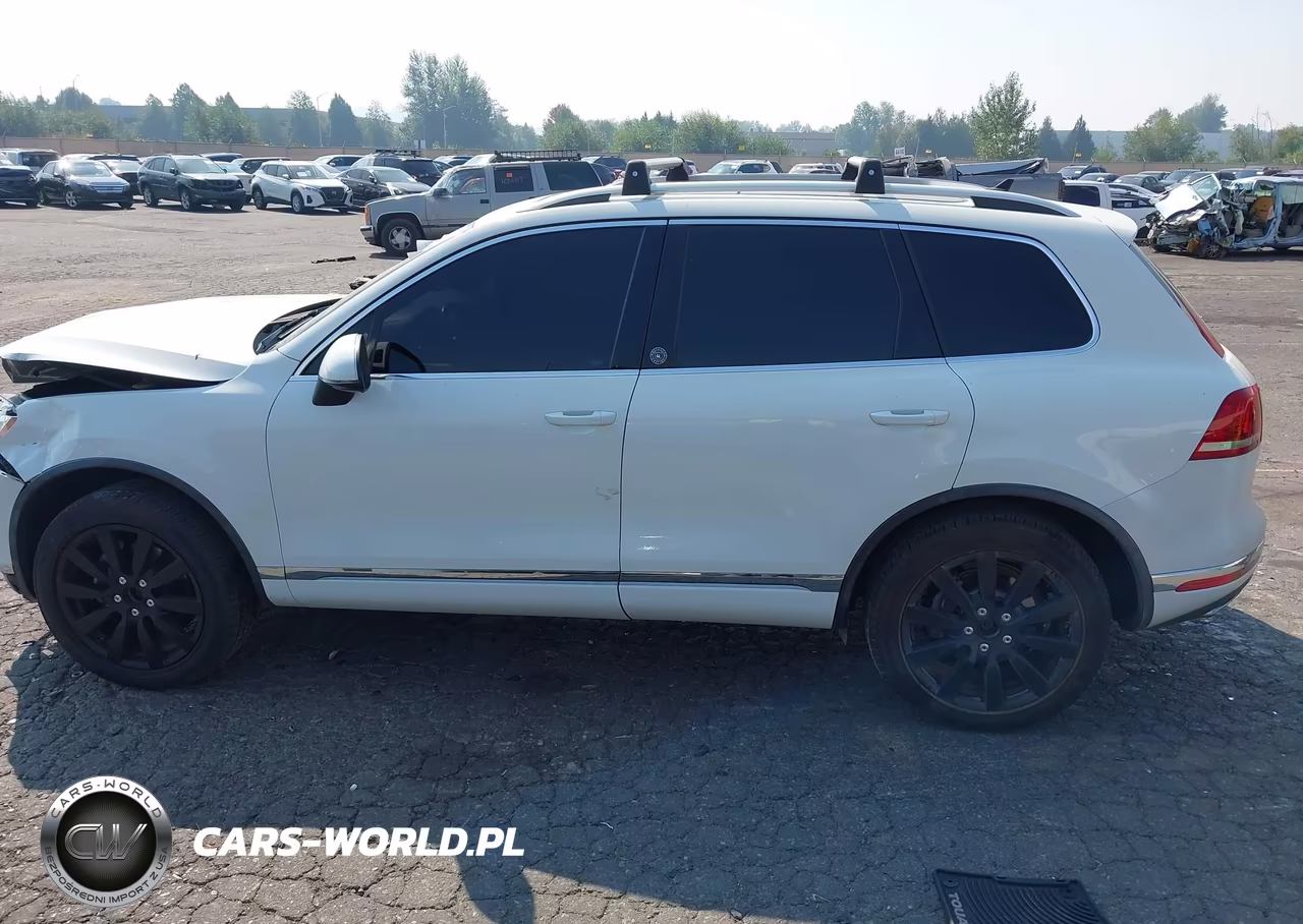 2017 Volkswagen Touareg V6 Wolfsburg Edition VIN:WVGRF7BP3HD000146 - 15