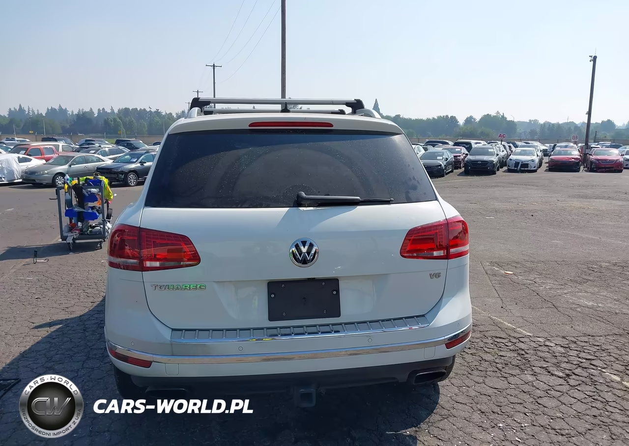 2017 Volkswagen Touareg V6 Wolfsburg Edition VIN:WVGRF7BP3HD000146 - 17