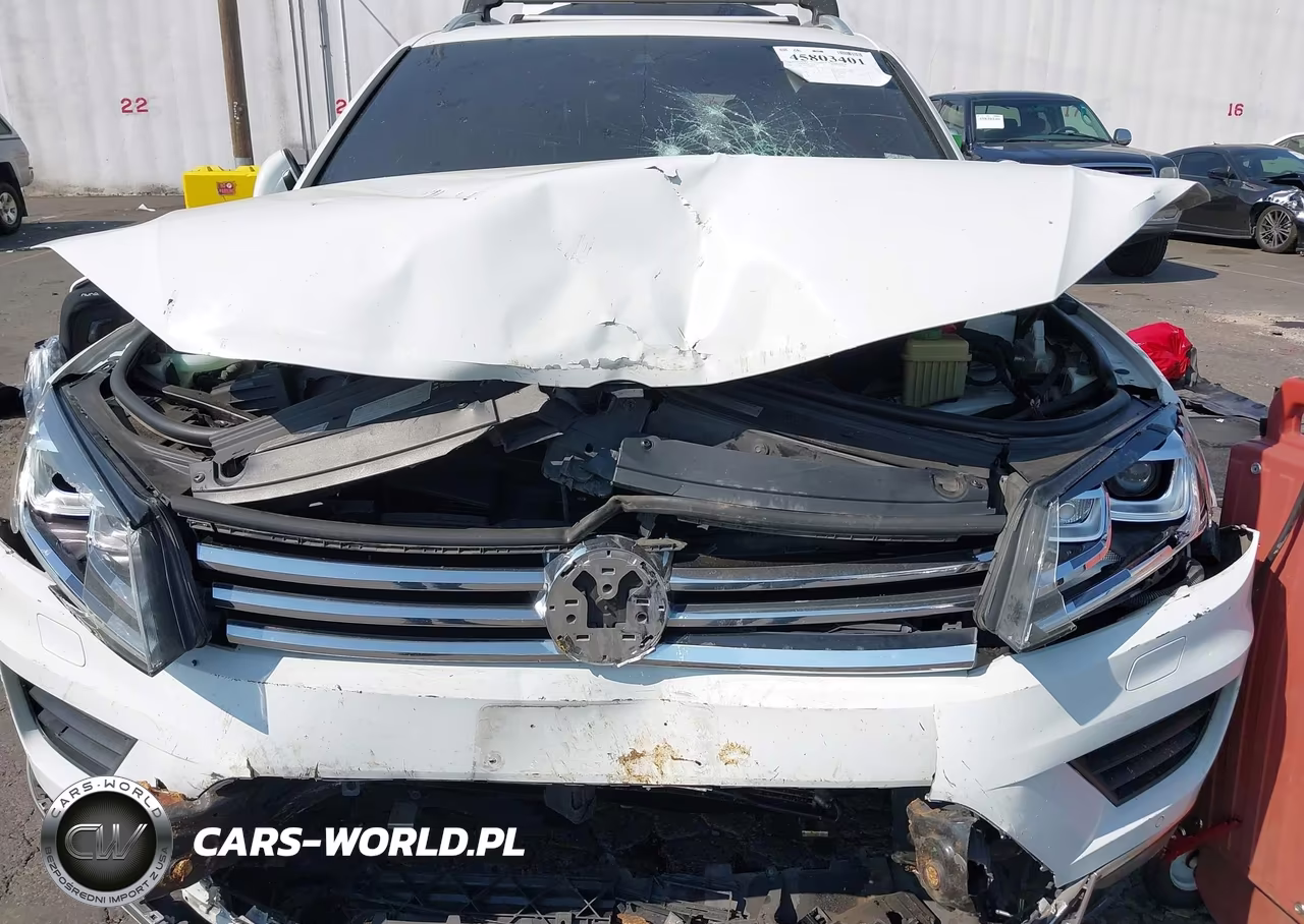 2017 Volkswagen Touareg V6 Wolfsburg Edition VIN:WVGRF7BP3HD000146 - 6