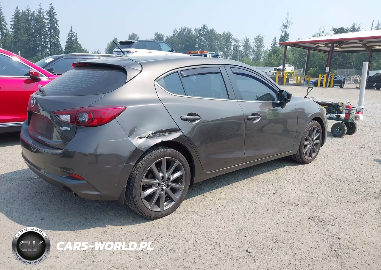 2018 Mazda Mazda3 Touring VIN:3MZBN1L30JM194224 - 4