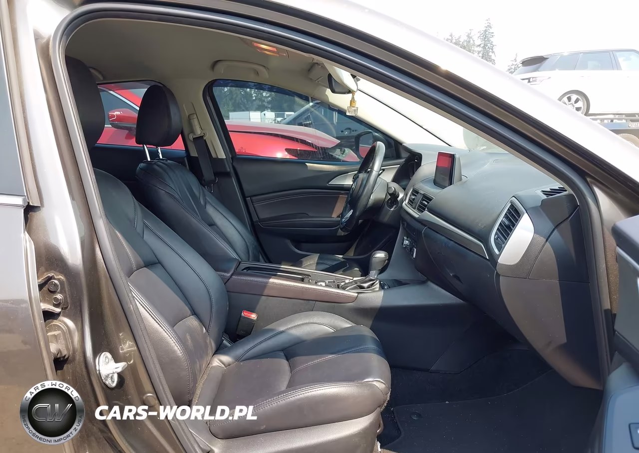 2018 Mazda Mazda3 Touring VIN:3MZBN1L30JM194224 - 5